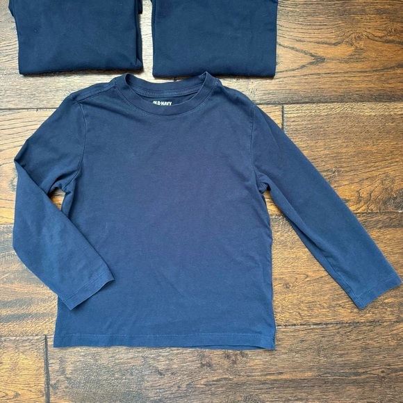 Old Navy Classic Navy Long Sleeve Tee for Kids (4) - Picture 2 of 4